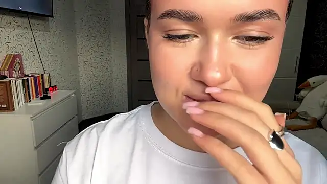 JoycelynUrion online show from 11, 4, 2026