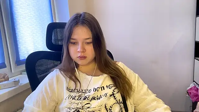 TomikoPfau online show from 9, 3, 2026