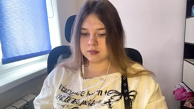 TomikoPfau online show from 2, 4, 2026