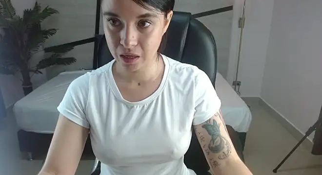 Snapshot of Anne_blake chatting on 5, 6, 2026 Anne blake online show from 5, 6, 2026