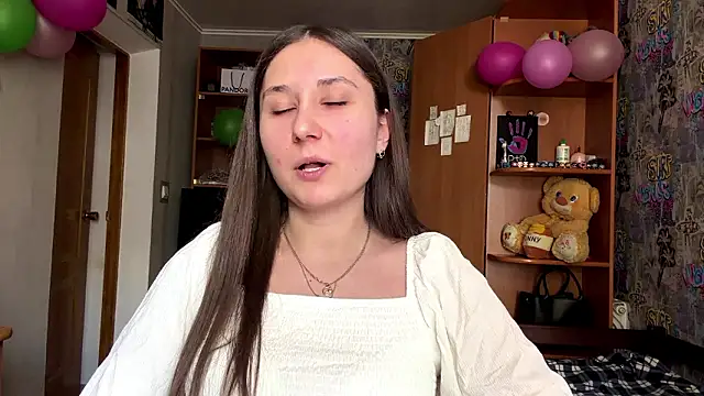 Snapshot of poly_princess chatting on 17, 3, 2026 poly princess online show from 17, 3, 2026