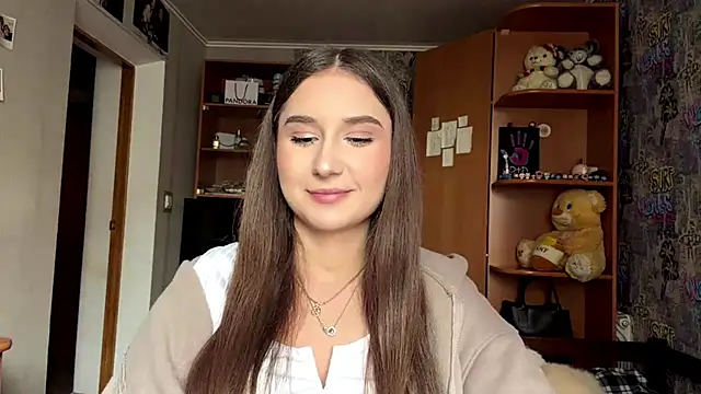 Snapshot of poly_princess chatting on 8, 4, 2026 poly princess online show from 8, 4, 2026