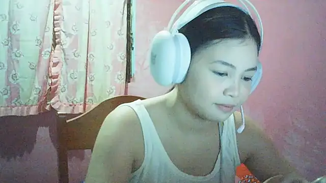 Snapshot of DessertFlower chatting on 8, 5, 2026 DessertFlower online show from 8, 5, 2026