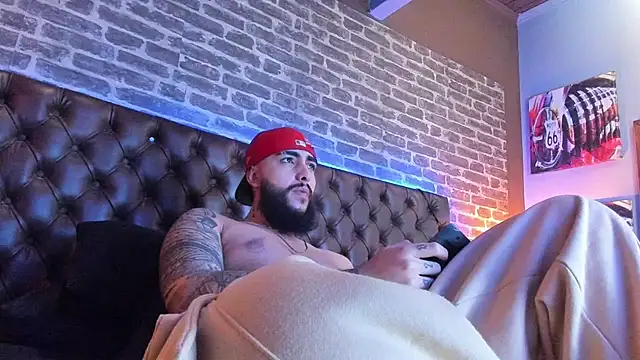 SantiagoHincapiie online show from 8, 3, 2026