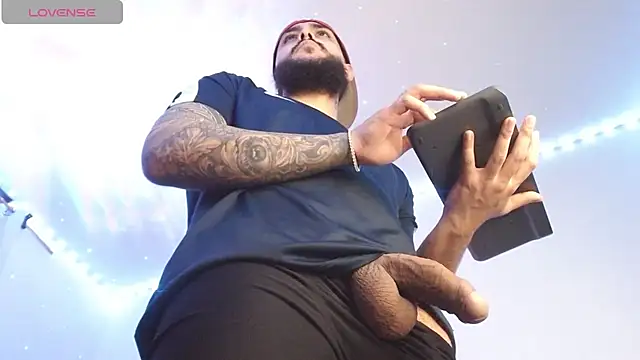 SantiagoHincapiie online show from 2, 4, 2026