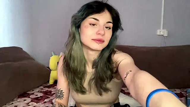 Snapshot of Emmibrilson chatting on 2, 3, 2026 Emmibrilson online show from 2, 3, 2026