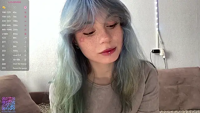 Snapshot of Emmibrilson chatting on 3, 5, 2026 Emmibrilson online show from 3, 5, 2026