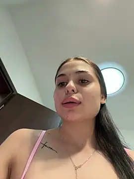 Snapshot of Olivia_Noor chatting on 19, 6, 2026 Olivia Noor online show from 19, 6, 2026