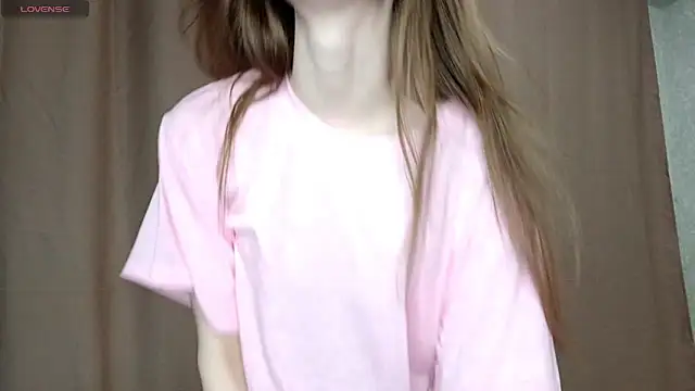 Snapshot of LeslieShay chatting on 24, 2, 2026 LeslieShay online show from 24, 2, 2026