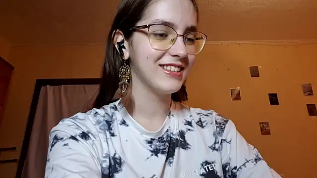 Katelemon online show from 4, 3, 2026