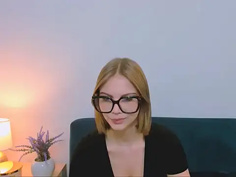 StormiSmooth online show from 25, 3, 2026