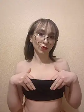 Snapshot of Ella17582 chatting on 27, 2, 2026 Ella17582 online show from 27, 2, 2026