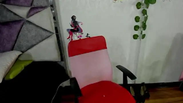 Snapshot of JennieRider chatting on 8, 5, 2026 JennieRider online show from 8, 5, 2026