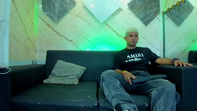 Snapshot of Latins_on_fire chatting on 26, 2, 2026 Latins on fire online show from 26, 2, 2026