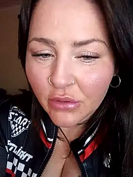 Kandi-kiss online show from 22, 4, 2026
