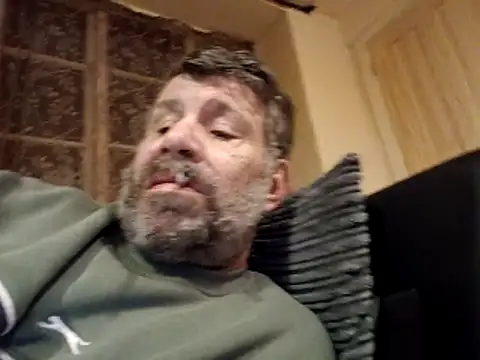 Snapshot of stud2512 chatting on 16, 4, 2026 stud2512 online show from 16, 4, 2026