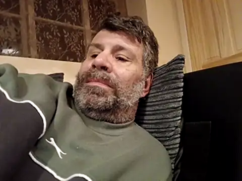 Snapshot of stud2512 chatting on 16, 4, 2026 stud2512 online show from 16, 4, 2026