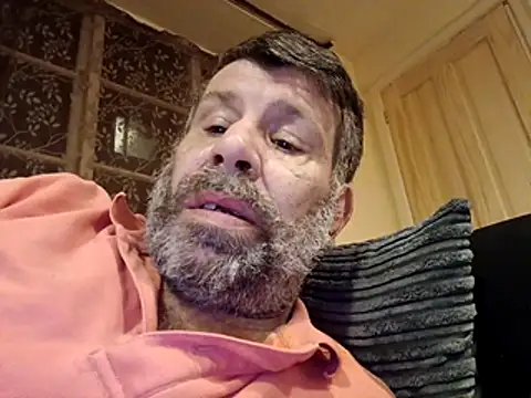 Snapshot of stud2512 chatting on 17, 4, 2026 stud2512 online show from 17, 4, 2026