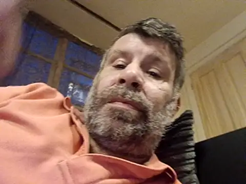 Snapshot of stud2512 chatting on 18, 4, 2026 stud2512 online show from 18, 4, 2026