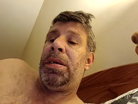 Snapshot of stud2512 chatting on 22, 4, 2026 stud2512 online show from 22, 4, 2026