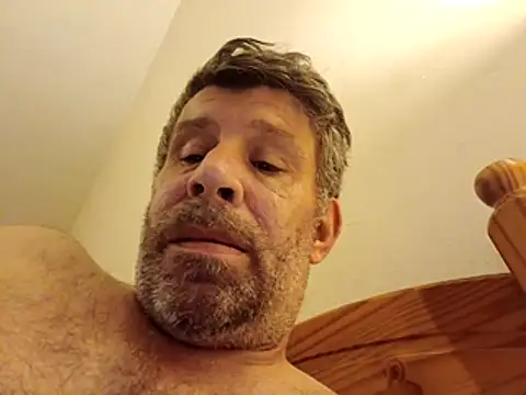 Snapshot of stud2512 chatting on 24, 4, 2026 stud2512 online show from 24, 4, 2026