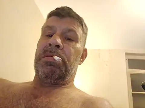 Snapshot of stud2512 chatting on 4, 5, 2026 stud2512 online show from 4, 5, 2026