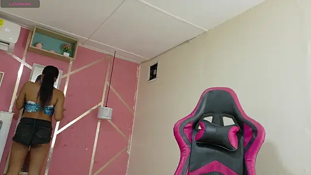 Snapshot of cristal-49 chatting on 28, 2, 2026 cristal-49 online show from 28, 2, 2026