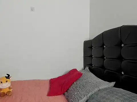 Snapshot of LatinaQueen23 chatting on 6, 3, 2026 LatinaQueen23 online show from 6, 3, 2026