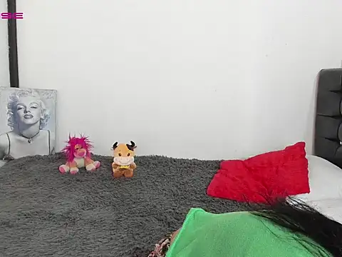 Snapshot of LatinaQueen23 chatting on 14, 3, 2026 LatinaQueen23 online show from 14, 3, 2026