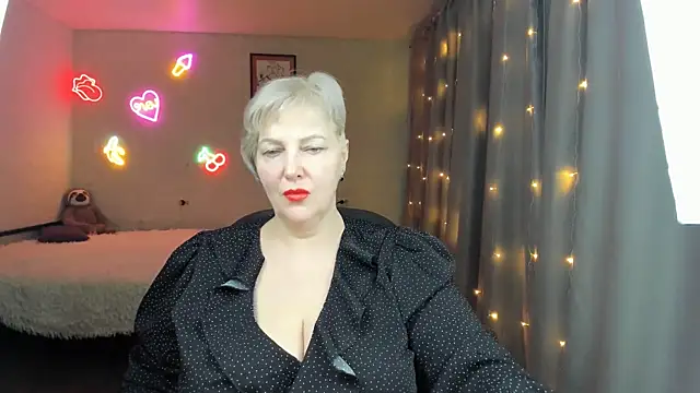 Snapshot of Mary-Leee chatting on 2, 5, 2026 Mary-Leee online show from 2, 5, 2026
