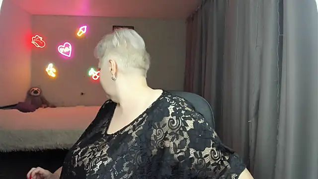 Snapshot of Mary-Leee chatting on 5, 5, 2026 Mary-Leee online show from 5, 5, 2026
