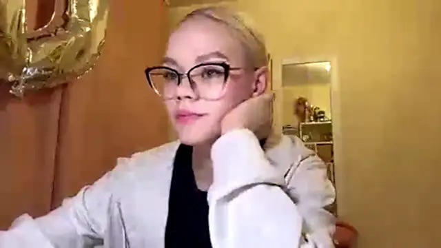 MiaCashe online show from 9, 4, 2026