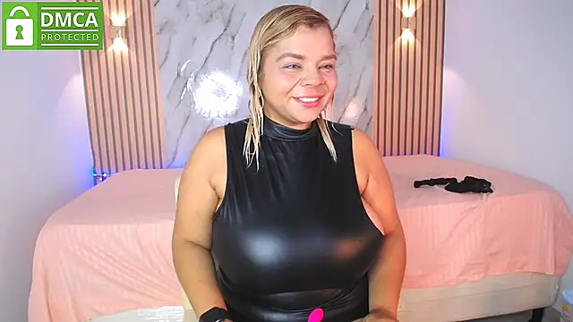 Snapshot of CasieBigtits chatting on 30, 5, 2026 CasieBigtits online show from 30, 5, 2026
