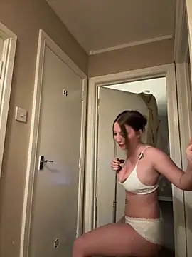 Snapshot of Bellesweett chatting on 10, 5, 2026 Bellesweett online show from 10, 5, 2026