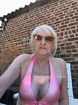 Snapshot of Heidiblueeyes chatting on 28, 5, 2026 Heidiblueeyes online show from 28, 5, 2026