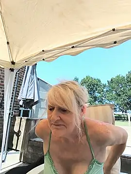 Heidiblueeyes online show from 14, 7, 2026