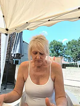 Heidiblueeyes online show from 16, 7, 2026