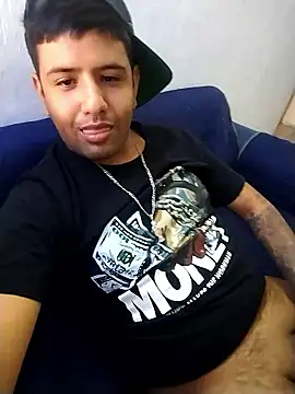 Snapshot of trox_memide21cm chatting on 5, 4, 2026 trox memide21cm online show from 5, 4, 2026