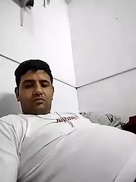 Snapshot of trox_memide21cm chatting on 10, 4, 2026 trox memide21cm online show from 10, 4, 2026