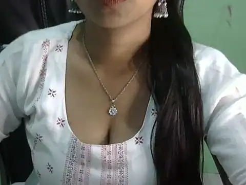 Snapshot of cute_momo_love chatting on 7, 5, 2026 cute momo love online show from 7, 5, 2026
