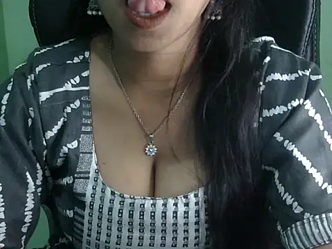 Snapshot of cute_momo_love chatting on 13, 5, 2026 cute momo love online show from 13, 5, 2026