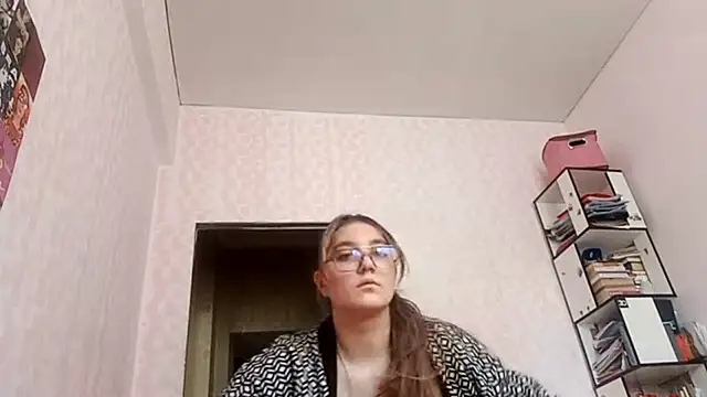 Snapshot of JanineThielman chatting on 8, 4, 2026 JanineThielman online show from 8, 4, 2026