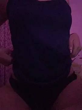 Snapshot of eemilyy22 chatting on 25, 2, 2026 eemilyy22 online show from 25, 2, 2026