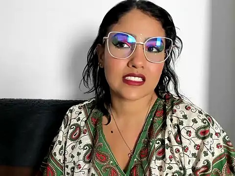 TatyGomez  online show from 19, 5, 2026