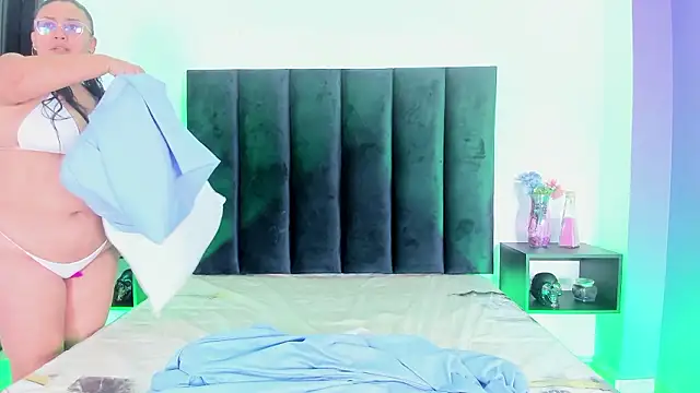 scarlet  ray  online show from 17, 3, 2026