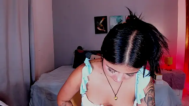 Snapshot of KimTaylorW chatting on 6, 7, 2026 KimTaylorW online show from 6, 7, 2026