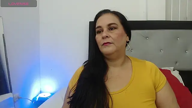 Snapshot of Sharlot_curvy chatting on 26, 4, 2026 Sharlot curvy online show from 26, 4, 2026