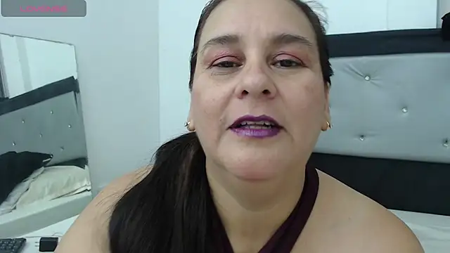 Snapshot of Sharlot_curvy chatting on 8, 5, 2026 Sharlot curvy online show from 8, 5, 2026