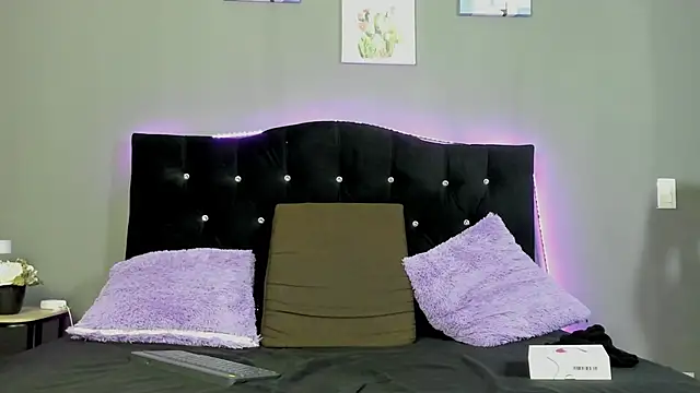Snapshot of Eros_Lux chatting on 8, 4, 2026 Eros Lux online show from 8, 4, 2026