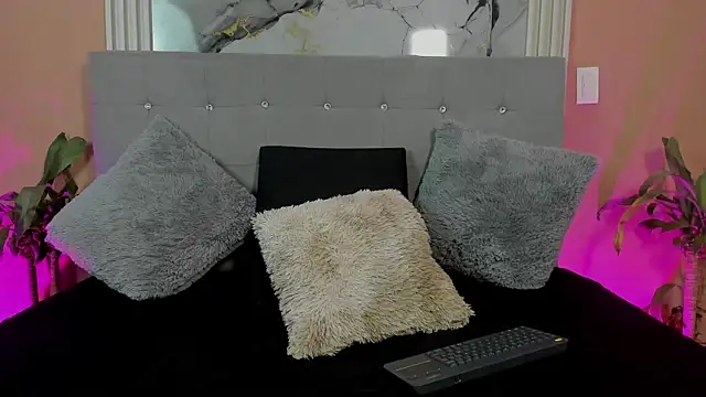 Snapshot of Eros_Lux chatting on 9, 4, 2026 Eros Lux online show from 9, 4, 2026